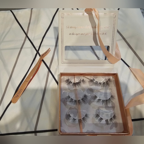 Method Lash Kit - Influence Lashes - Picture 5 of 7